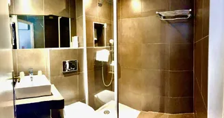 Hôtel Kyriad Spa Vichy Cinq Mondes