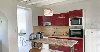 Cuisine ouverte, Gîte La Cerisaie, Louchy-Montfand dans l'Allier en Auvergne