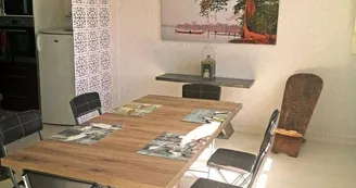 Salle à manger, Gîte La Cerisaie, Louchy-Montfand dans l'Allier en Auvergne