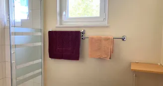 Salle d'eau, Gîte La Cerisaie, Louchy-Montfand dans l'Allier en Auvergne