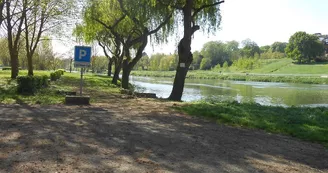 aire-au-camping-de-chateauneuf-sur-sarthe-49-accam-photo1