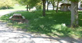 aire-au-camping-de-chateauneuf-sur-sarthe-49-accam-photo2