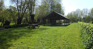 aire-au-camping-de-chateauneuf-sur-sarthe-49-accam-photo3