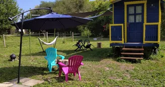 roulotte bleue et et jaune