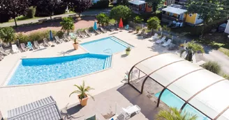 Piscine Camping Les Voiles d'Anjou Yellow! Village