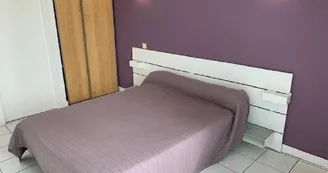 chambre-lit-double-hotel-saint-pierre-chemille-anjou