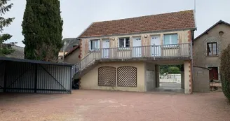 vue-exterieur-hotel-saint-pierre-chemille-anjou