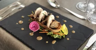 Hôtel du Parc-Restaurant - Tarte Forestière de Saison aux Rillauds Confits Maison_7