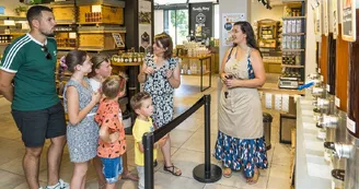 la-ruche-de-mary-saint-andre-de-la-marche-sev-ete-2022-boutique-miel-degustation©FrançoisCrampon (3)