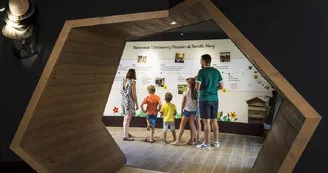 la-ruche-de-mary-saint-andre-de-la-marche-sev-ete-2022-visite-maison-apiculteur-famille©FrançoisCrampon (4)