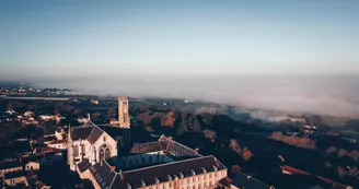 osez-mauges-les-gardes-lever-soleil-brouillard-drone-chemille-en-anjou©ABéranger