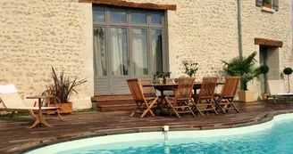 Village de Gîtes - Le Domaine du Grand Tourtre -42 pers