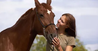 Balade à cheval et poney avec le centre équestre de Saint-Julien-du-Serre