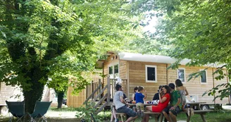 Roulottes au camping Huttopia le Moulin