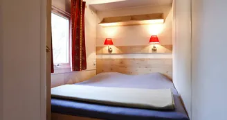 Roulottes au camping Huttopia le Moulin