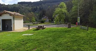 Aire de stationnement camping-cars de Saint-Julien-d'Intres