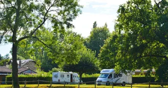 Aire de Camping-cars - Pageas 