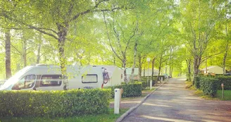 Aire de Camping-cars - Saint-Hilaire-les-Places 