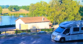 Aire de Camping-cars - Saint-Hilaire-les-Places 