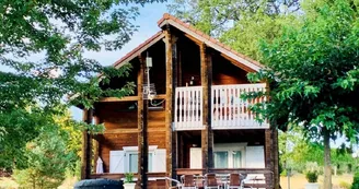 Gîte-3-Les-Chalets-de-Meilhac