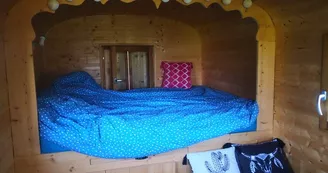 Clos-de-l-isop_restaurant_roulotte_insolite_chevaux_haute-vienne_haut_limousin_roulotte_campement_nature_wanderer_interieur