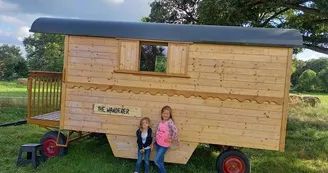 Clos-de-l-isop_restaurant_roulotte_insolite_chevaux_haute-vienne_haut_limousin_roulotte_campement_nature_wanderer_séjour_famille