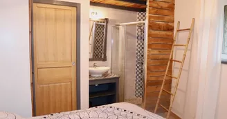 Chambre lit double rdc avec douche