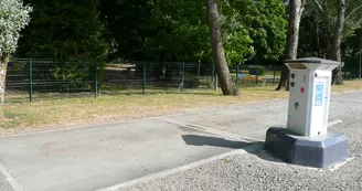 ACCAM53-aire-camping-car-evron-2