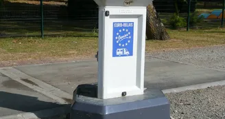 ACCAM53-aire-camping-car-evron-1