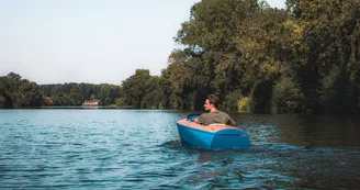 Bateau_Dandy_sur_la_Mayenne-CP-Lezbroz_-_Teddy_Verneuil_-_Mayenne_Tourisme-8195-1920px