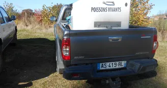 véhicule avec cuve oxygéné pour le transport des poissons