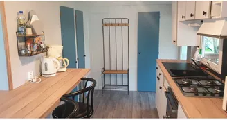 Mobilhome sous le Petit Bois