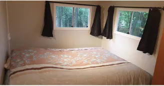 Mobilhome sous le Petit Bois