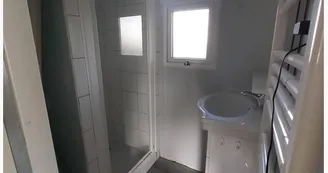 Mobilhome sous le Petit Bois