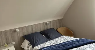 chambre "La Retro" à l'étage de la maison