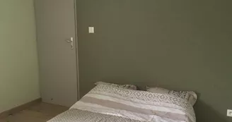 Salon avec son lit complémentaire