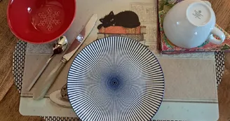 Chat-hirsute-2025-clin-d'-oeil