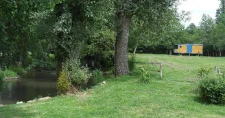 HLO53_moulin des forges roulotte lou extérieur