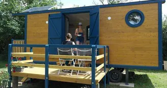 HLO53_moulin des forges roulotte maya terrasse