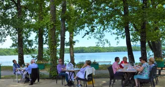 Terrasse au bord de l'eau