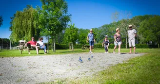 HPA53-Photo Camping Evron -pétanque