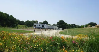 camping du Bas Maine à la Croixille : caravane