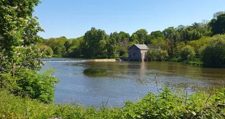Barrage sur la Mayenne à Ménil