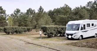 Aire CAMPING-CAR PARK de Montfort-le-Gesnois, Les Sittelles