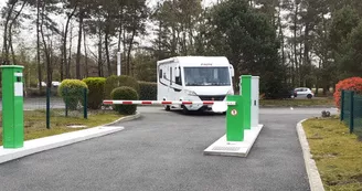 Aire CAMPING-CAR PARK de Montfort-le-Gesnois, Les Sittelles