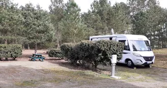 Aire CAMPING-CAR PARK de Montfort-le-Gesnois, Les Sittelles