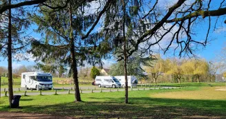 Aire CAMPING-CAR PARK de Mansigné4