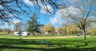 Aire CAMPING-CAR PARK de Mansigné3
