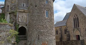 Visite familiale en costume